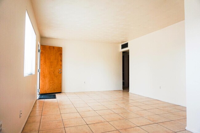 Building Photo - 1123 W Elna Rae St