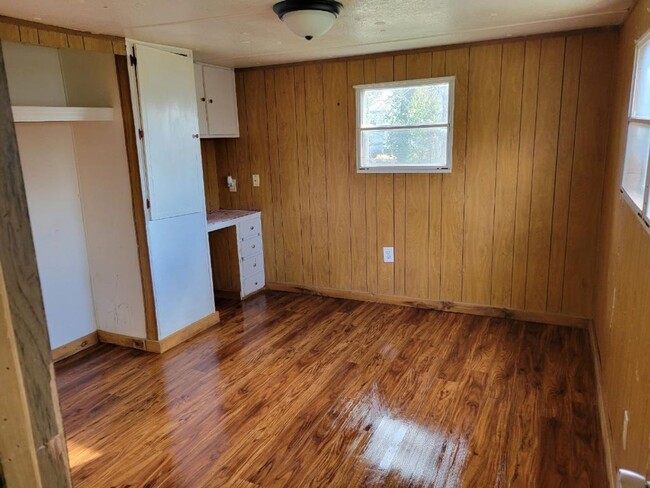 Building Photo - 2 BEDROOM 1 BATHROOM MOBILE HOME FOR RENT