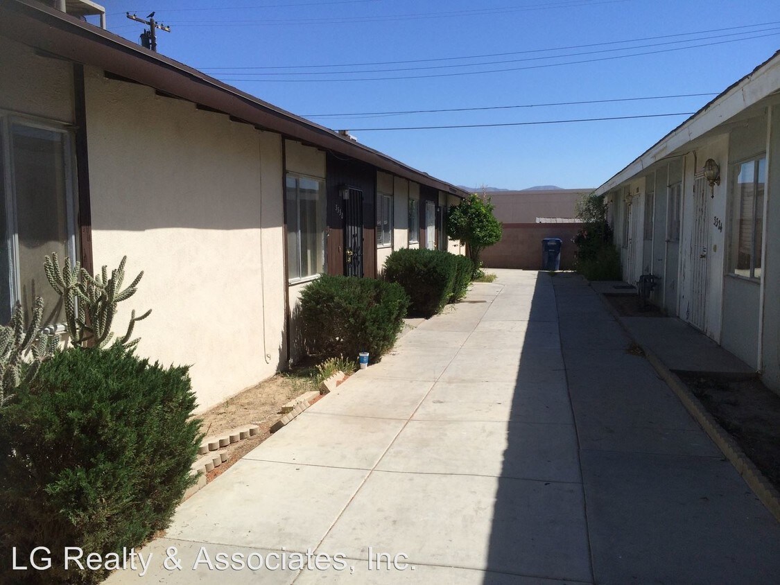 Primary Photo - 3324-3326 East Avenue Q6