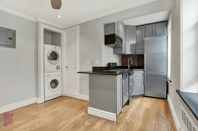 Building Photo - 345 W 53rd St