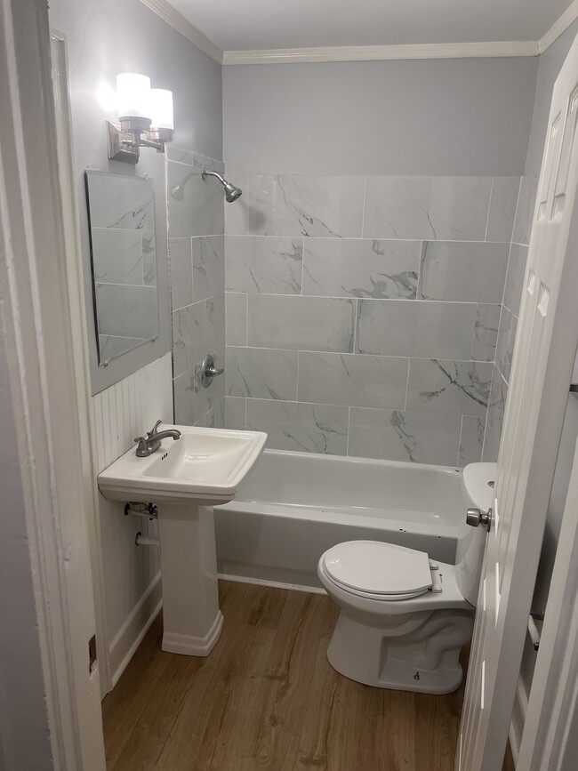 Updated bathroom - 229 Mockingbird Dr