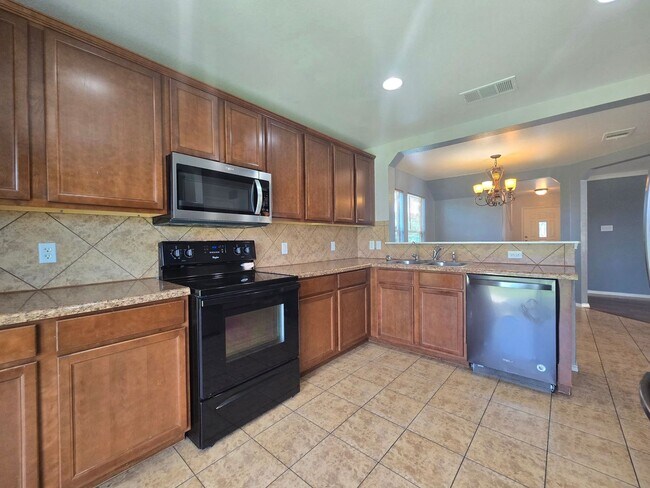 Foto del edificio - RENT REDUCTION - AVAILABLE NOW!