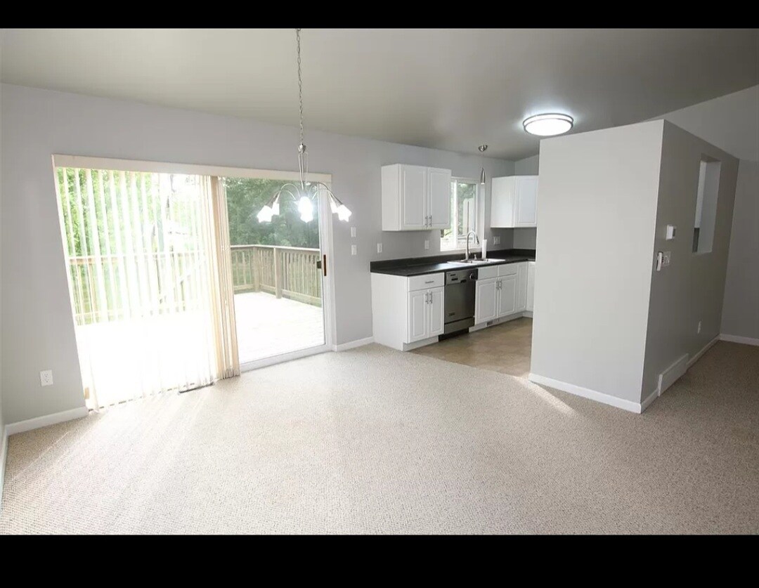 3216 Isaac Ln Unit 8, Oshkosh, WI 54902 Condo for Rent in Oshkosh, WI