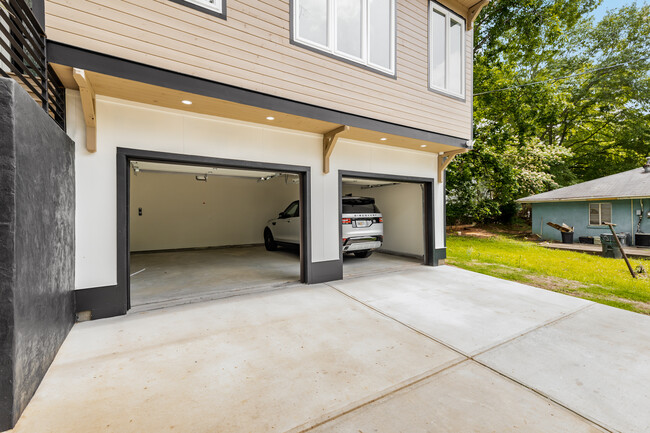 2 car garage - 1371 Lyle Ave