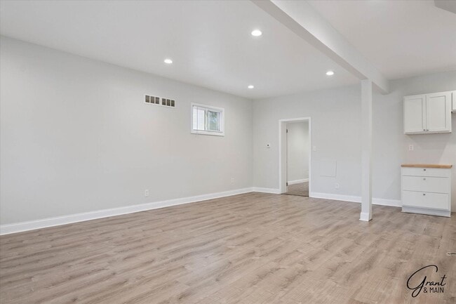 Foto del edificio - $1625 Fully remodeled, spacious 4 bedroom ...