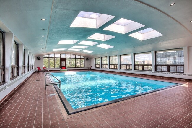 Building Photo - Royal Westmount - Il Palazzo luxury residence