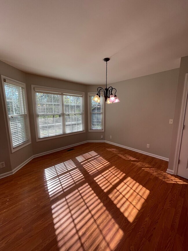 Building Photo - 122 Saddle Creek Cir