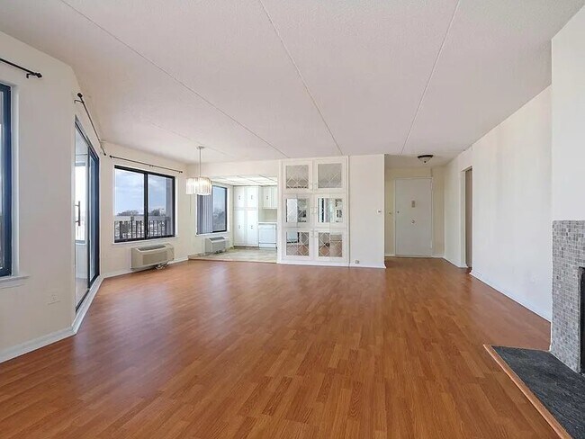 Foto del edificio - 400 High Point Dr