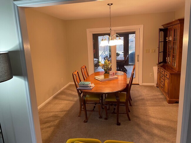 Dining Room - 8814 E Kemper Rd
