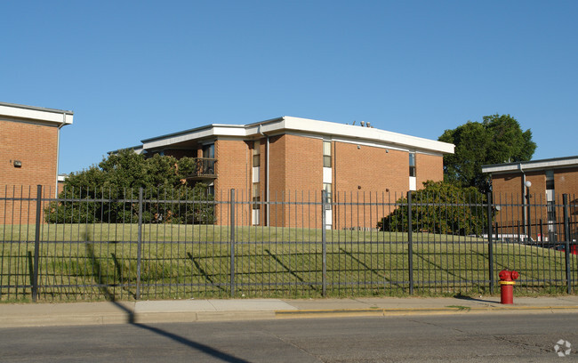 Foto del edificio - Damen Court Apartments