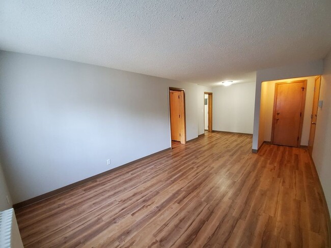 Building Photo - 931 Saint Paul Ave