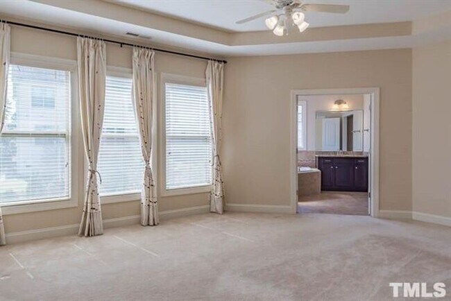 Building Photo - 726 Weavers Ridge Dr