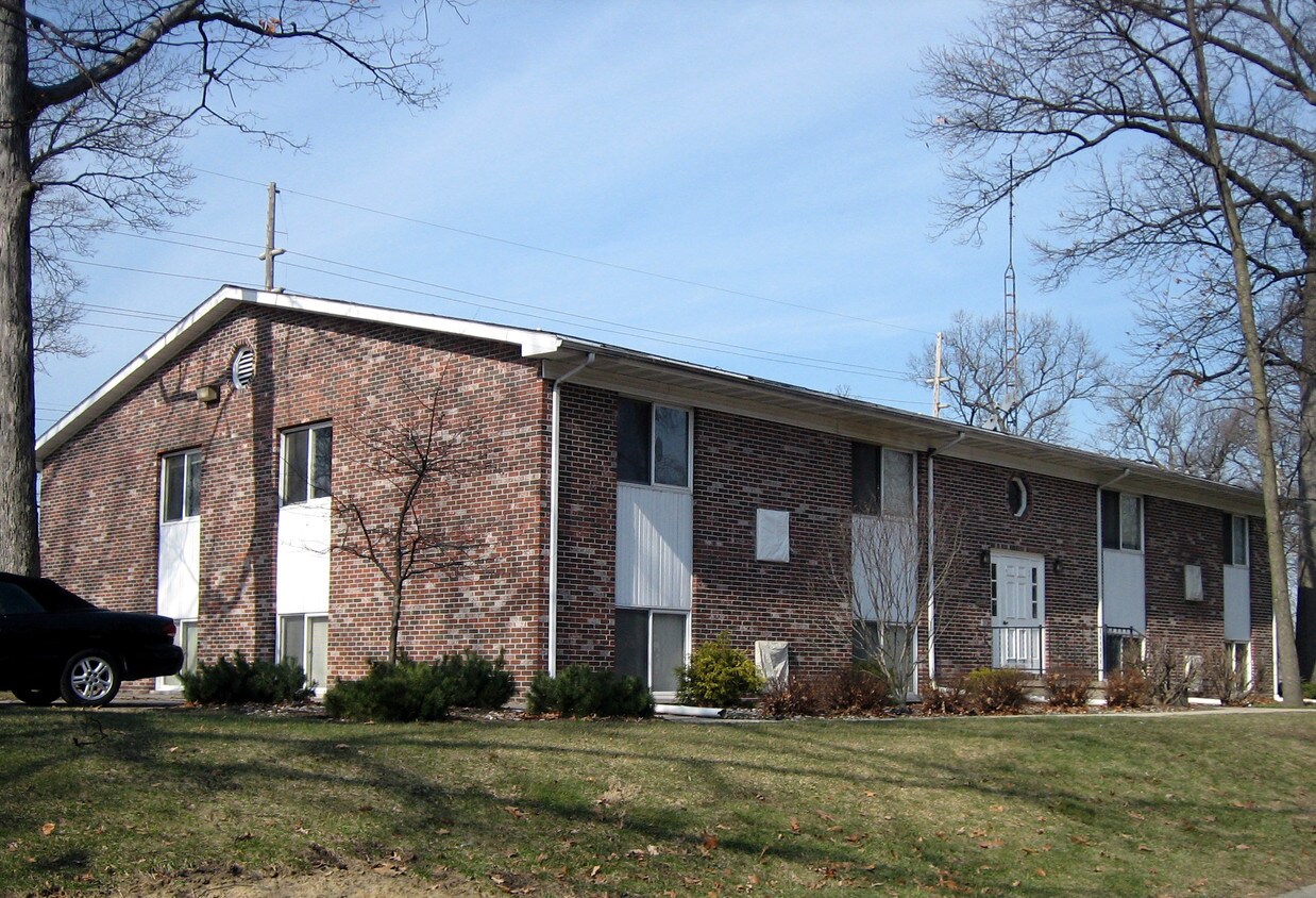 Cedar Crest Apartments in Warsaw, IN