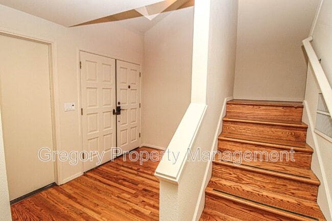 Building Photo - 10905 NE 41st Dr