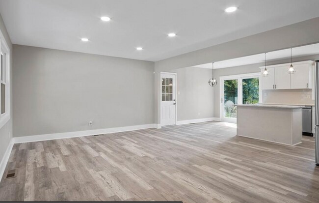 Foto del edificio - 1675 Bouldercliff Ct SE