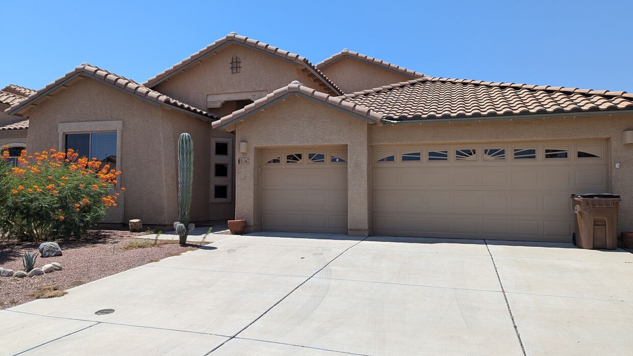 Primary Photo - Large NW family home with solar!