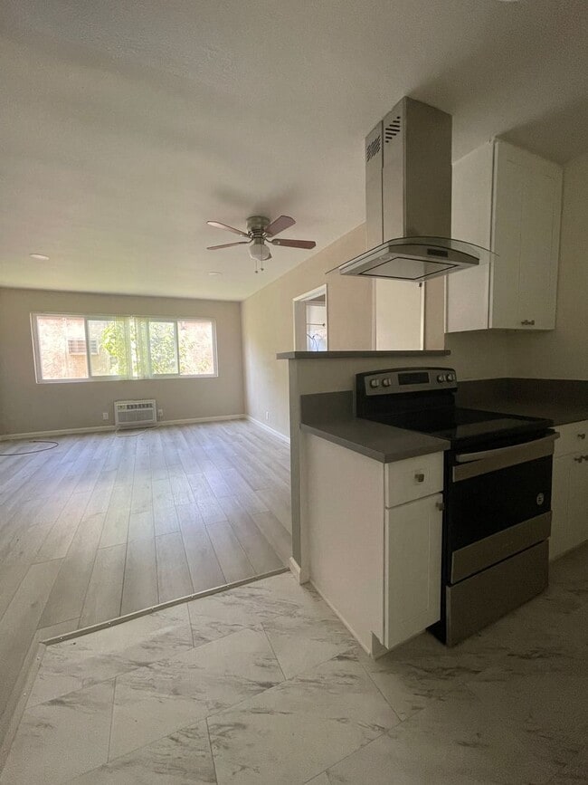 Building Photo - 1 Month Free! Fully Renovated 1-Bedroom Ap...