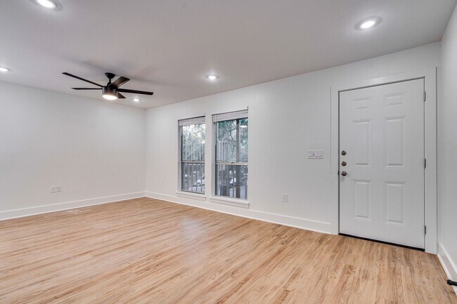 Foto del edificio - 704 W 21st St