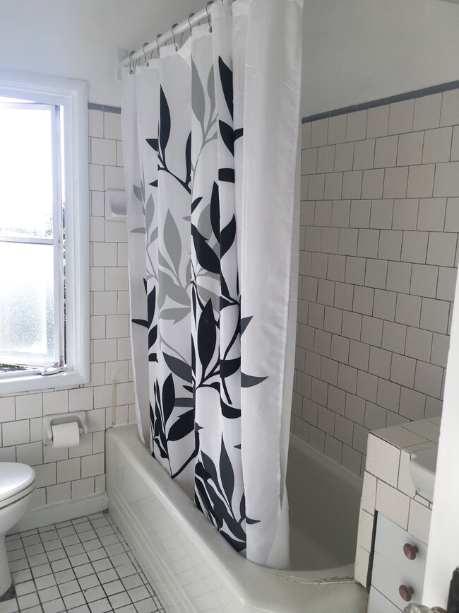 Bath - 2240 Rose St
