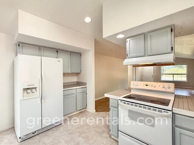 Building Photo - Coming Soon! 3BR/2BA Rambler in Nisqually ...