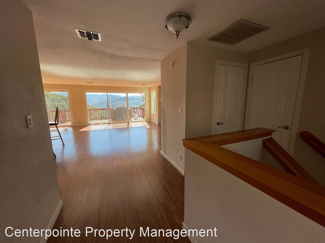 Foto principal - 3 br, 2.5 bath House - 1770 NE Beulah Dr