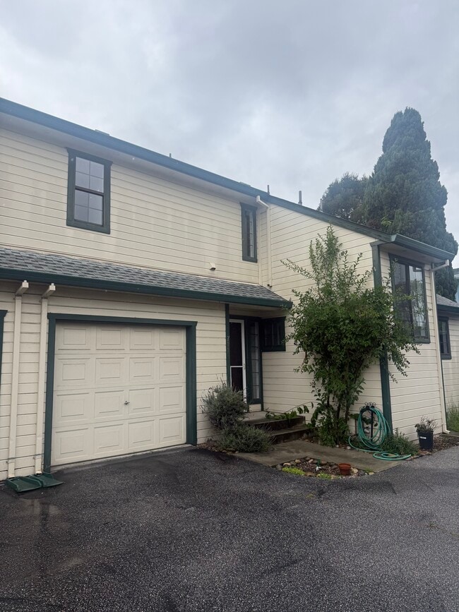 Front entry - 711 Hanover St