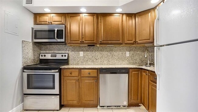 Foto del edificio - 3111 Oakland Shores Dr