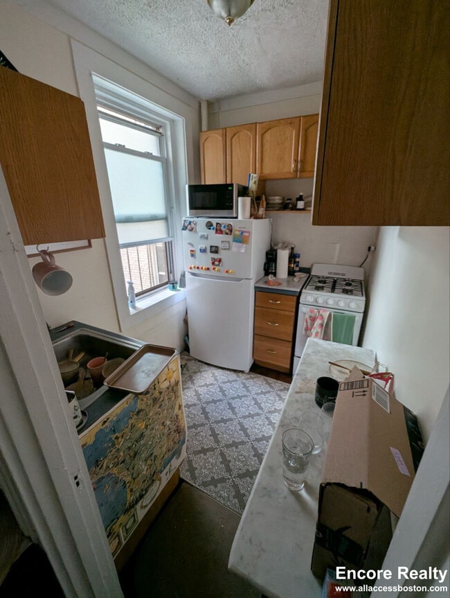 Building Photo - 364 Riverway