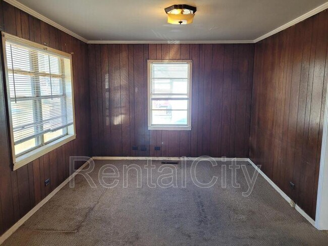 Foto del edificio - 1528 Ewell Ave