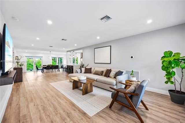 Foto del edificio - 9008 Emerson Ave
