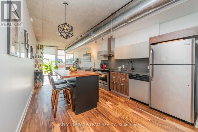 Building Photo - 360 McLeod St