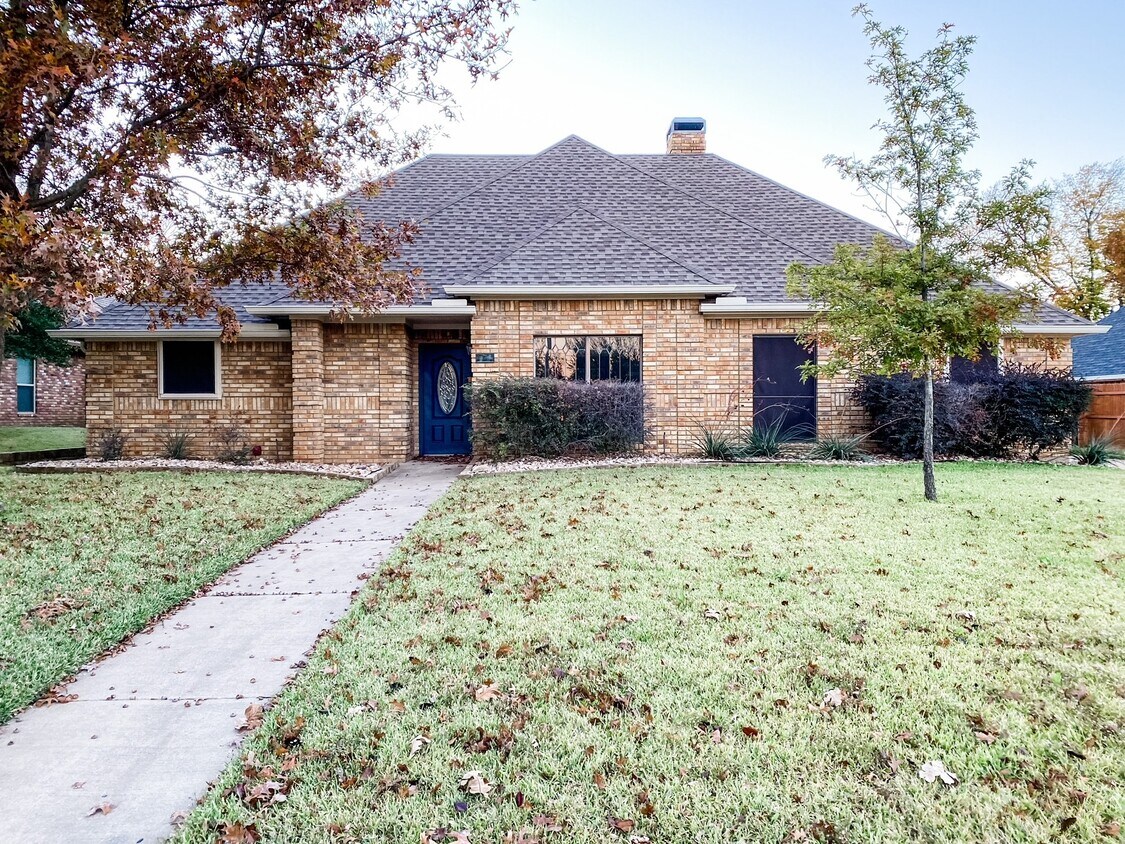 Primary Photo - 7 Edgemere Dr