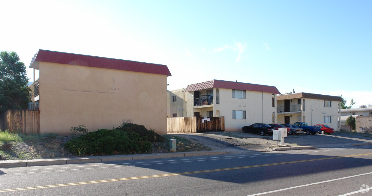 Building Photo - 1000-1008 Chelwood Park Blvd NE