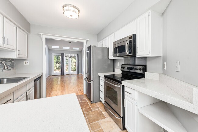 Building Photo - 41 Stonehurst Ct