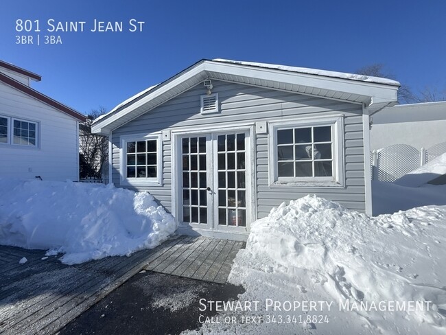 Photo du bâtiment - 801 St Jean St