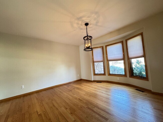 Foto del edificio - Spacious home in English Ranch