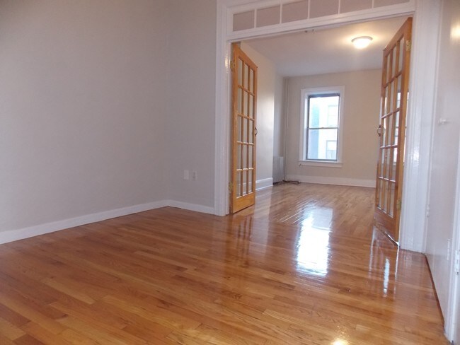 Building Photo - 281 3rd Ave