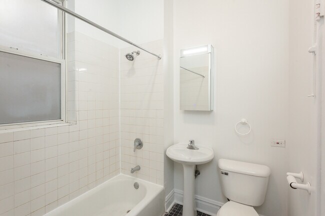 Foto del edificio - 3239 N Clifton Ave