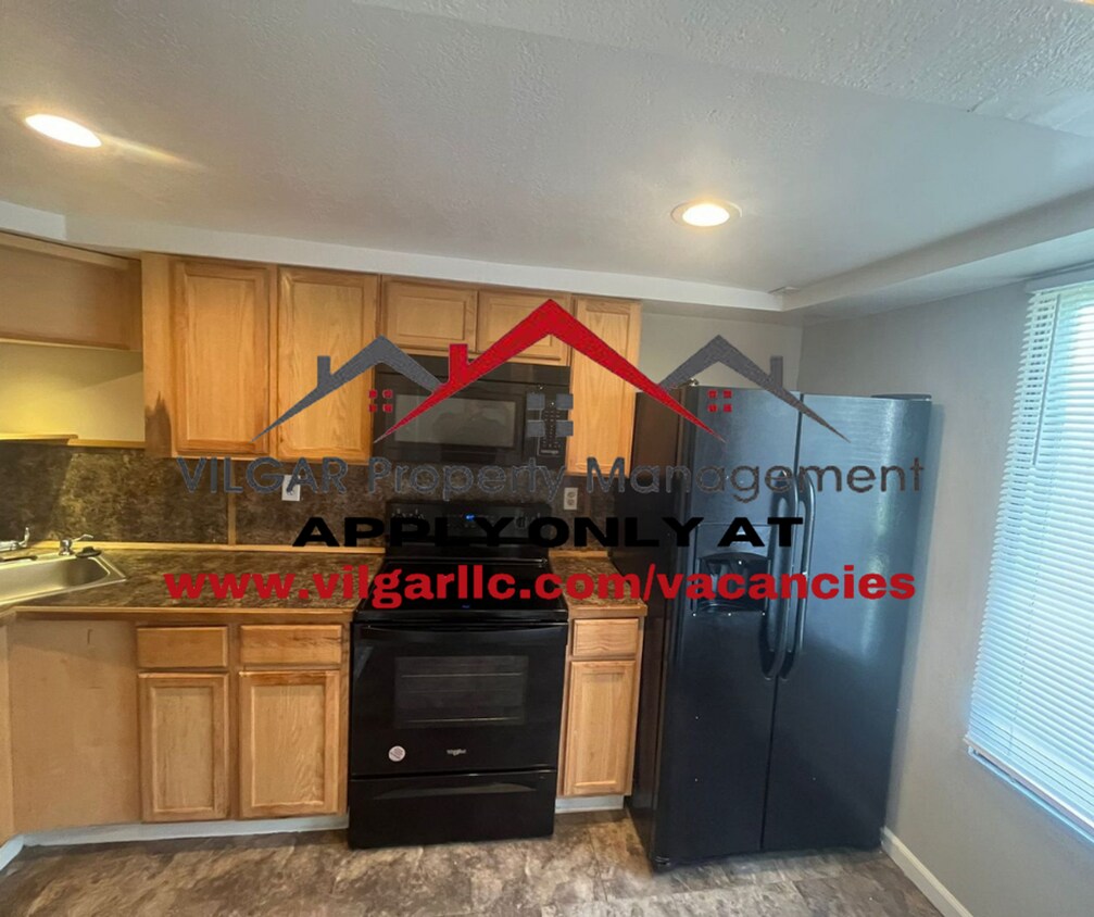Primary Photo - Spacious 3 Bed / 1.5 Bath Town-Home in Mer...