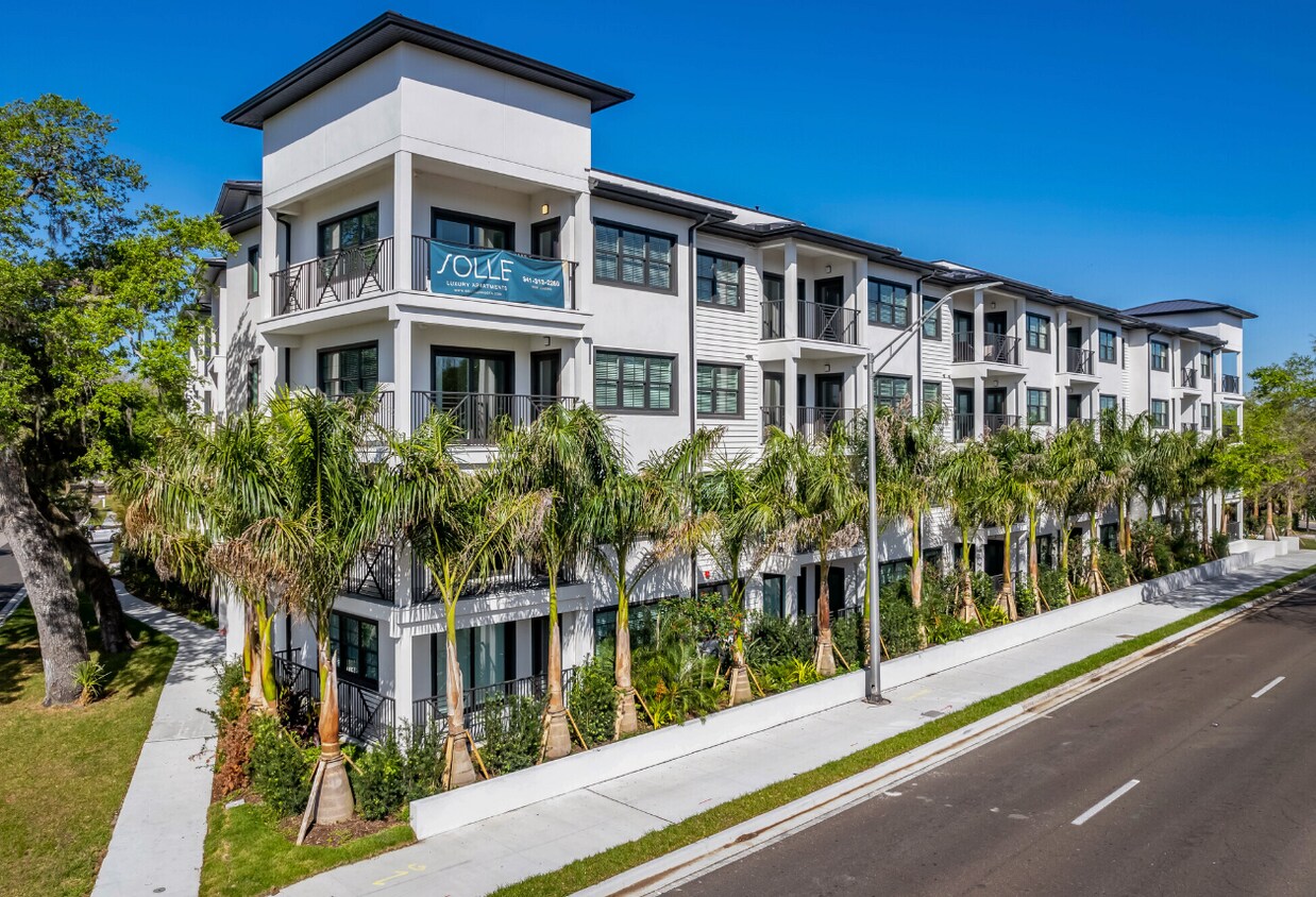 Solle Apartments 2413 N Tamiami Trl Sarasota, FL