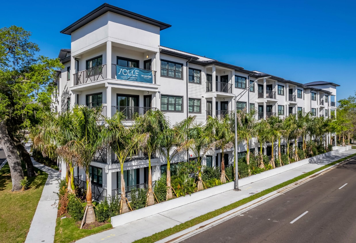 Solle Apartments 2413 N Tamiami Trl Sarasota, FL Apartments for