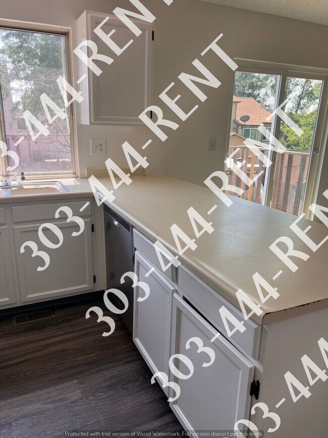 Foto del edificio - Large 3 Bedroom 2 Bathroom located in Gree...