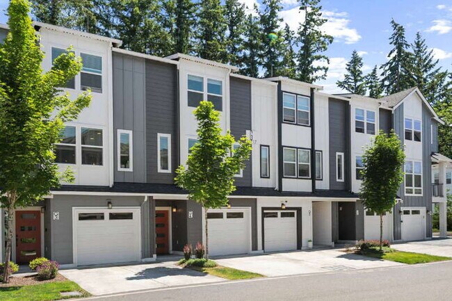 Building Photo - 13717 Admiralty Way