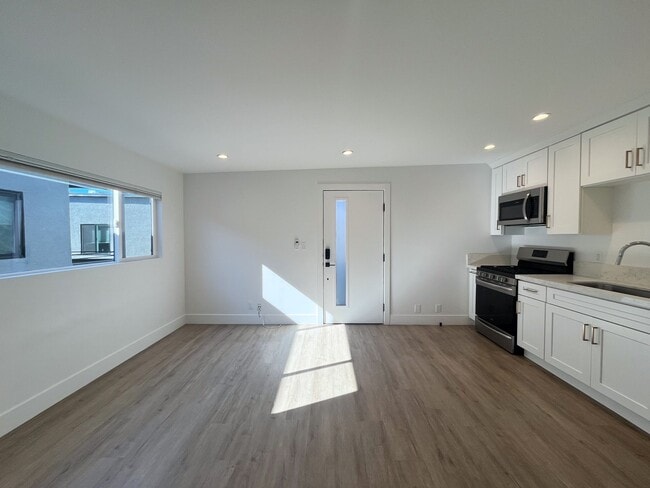 Building Photo - 350 Hermosa