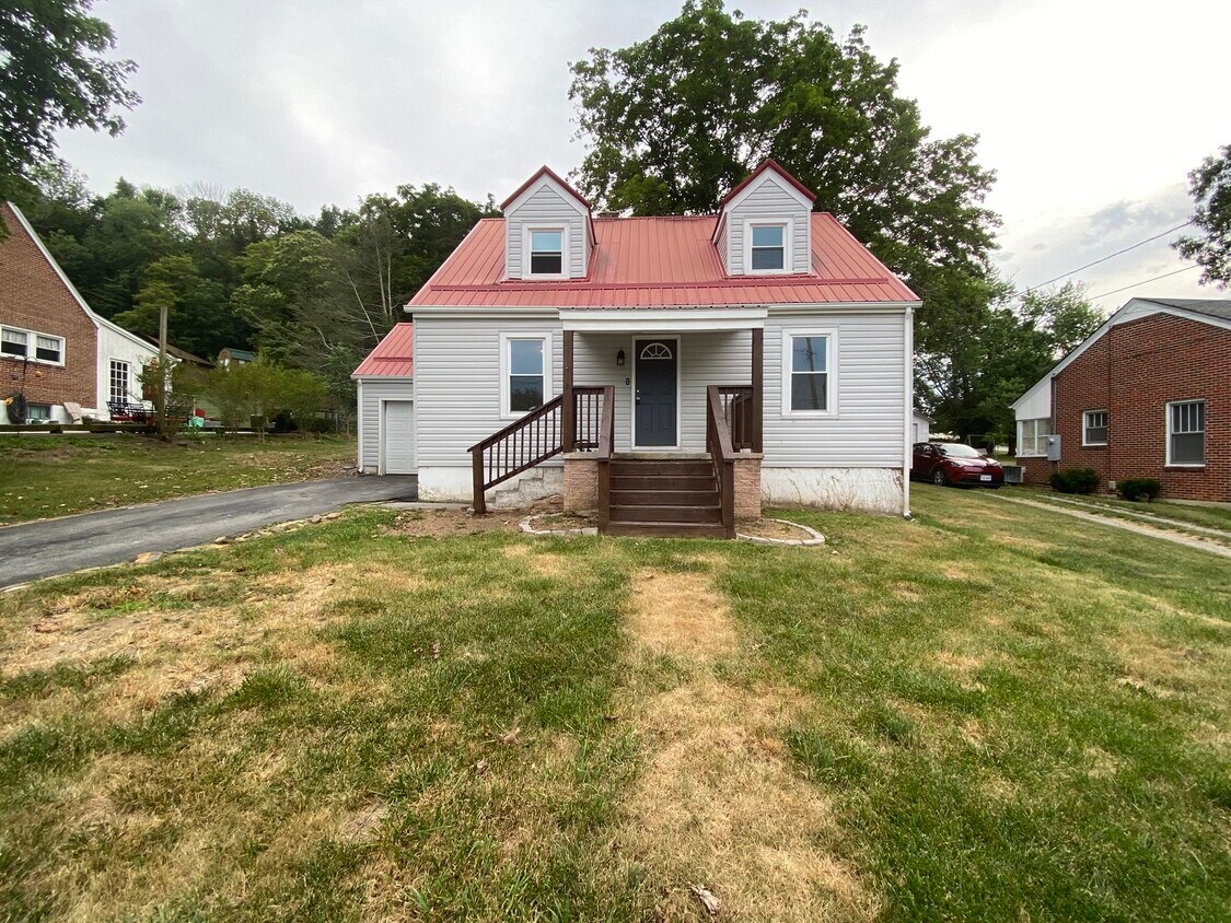 765 N 8th St, Wytheville, VA 24382 House Rental in Wytheville, VA