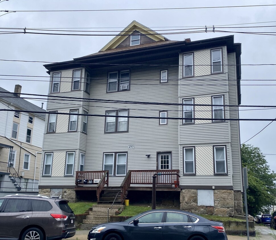 Primary Photo - 490 Eastern Ave