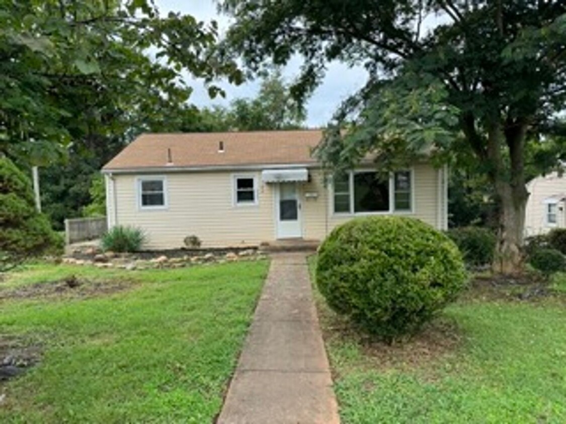 Primary Photo - Cozy 3-Bedroom With Basement and Yard