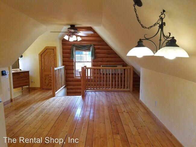 Building Photo - Studio, 1 bath House - 17110 Shawnee Circl...