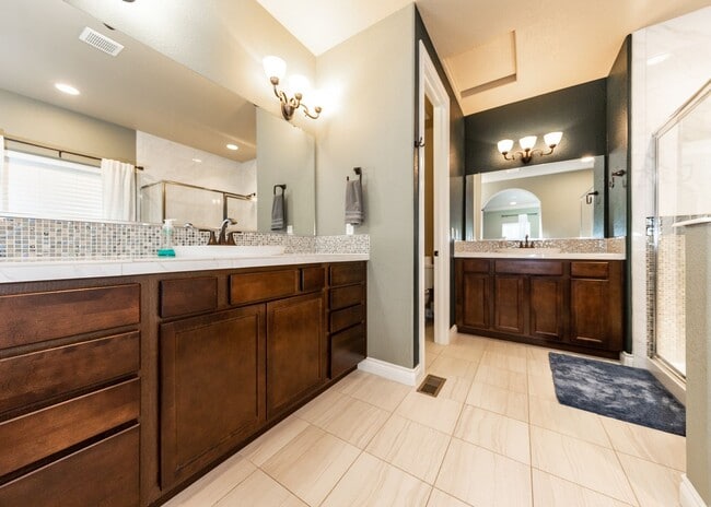 Building Photo - Stunning Flying Horse home