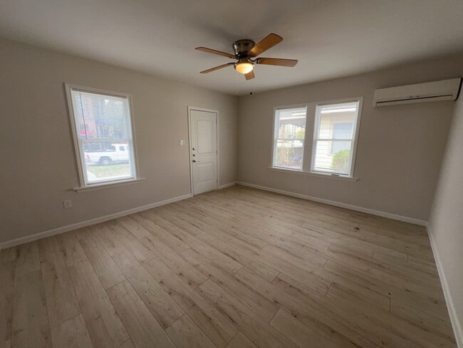 Building Photo - 1008 Studewood St